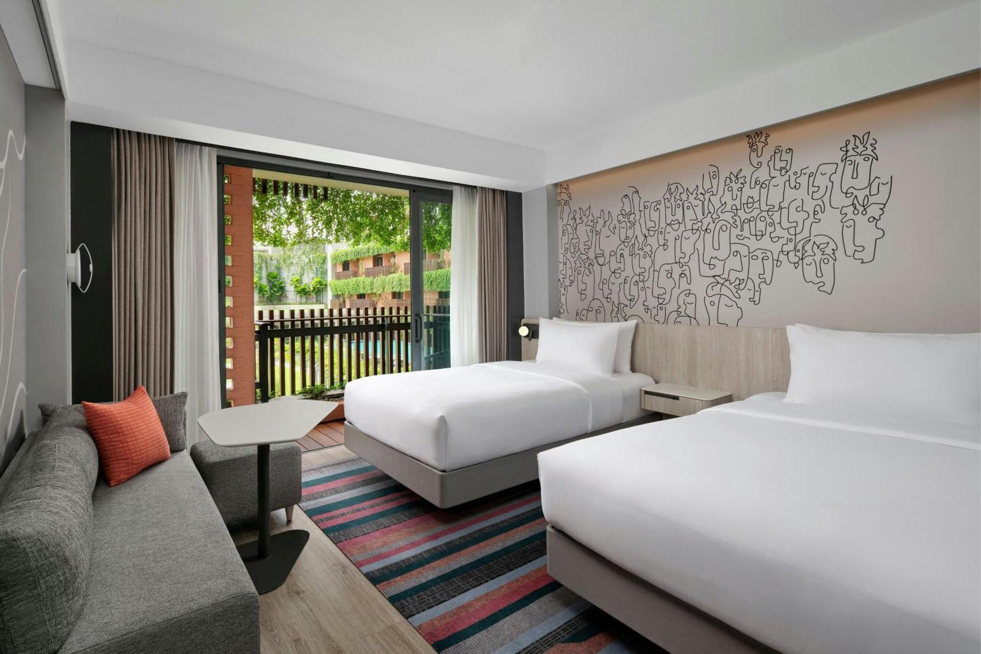 Aloft Pool View 2 Double Beds capacity & below 12 yo Fun Activities